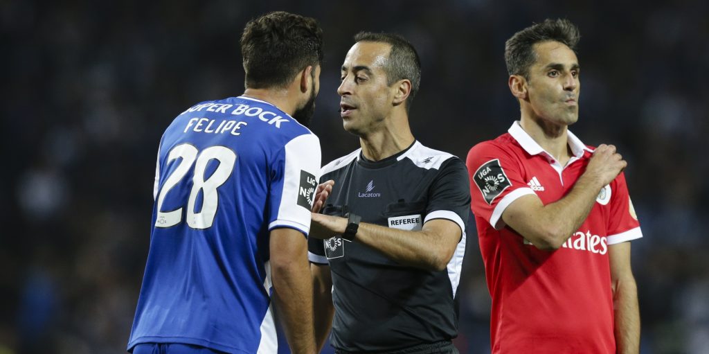 Análise | Afinal, em Portugal, vale mais a pena ser árbitro que jogador?