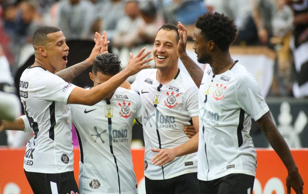 OMO Sports faz jogadores do Corinthians suarem a camisa para apresentar patrocínio