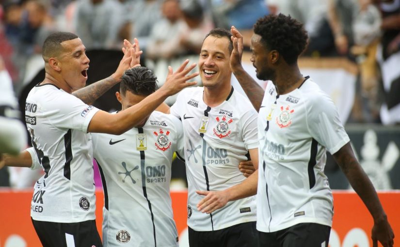 OMO Sports faz jogadores do Corinthians suarem a camisa para apresentar patrocínio