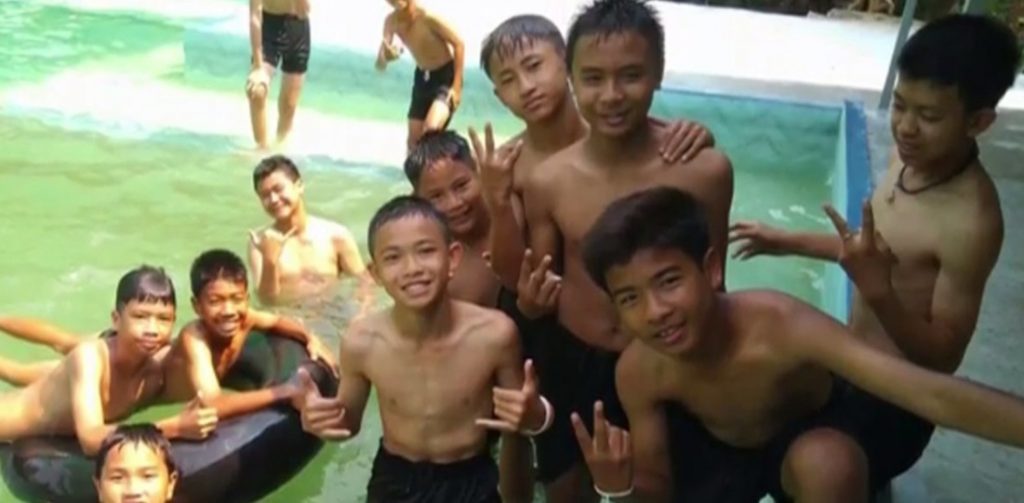 Após convite da FIFA, clubes europeus abrirão portas para meninos da Tailândia