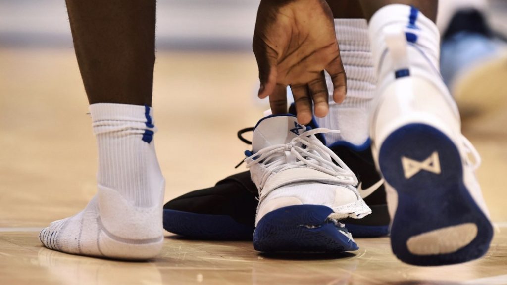 Ações da Nike caem após lesão de astro do basquete universitário