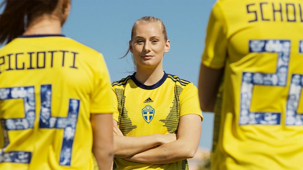 Suécia homenageia mulheres inspiradoras do país em camisa da Copa do Mundo
