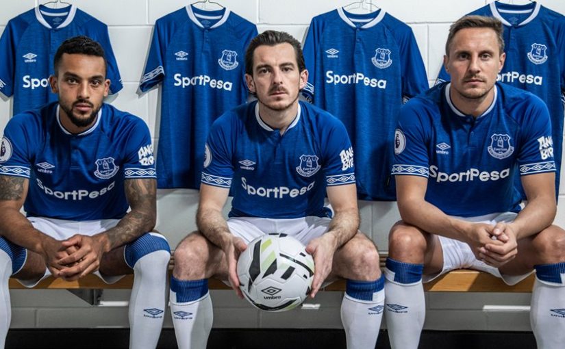 Everton e Umbro oficializam renovação de icônica parceria