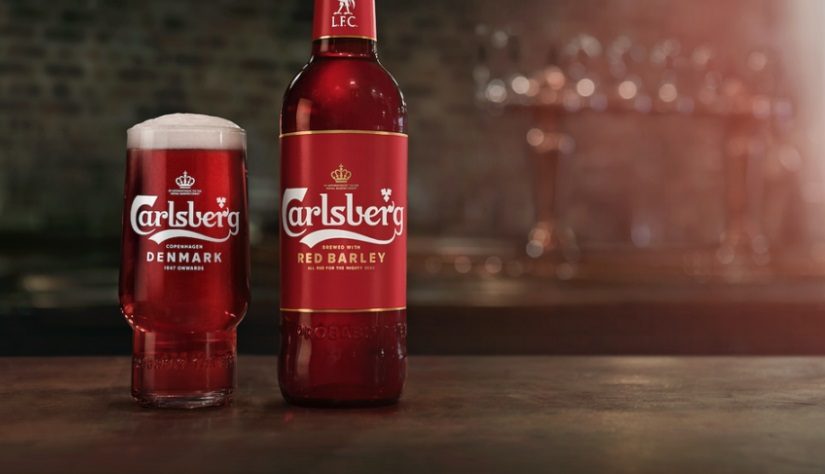 Carlsberg celebra parceria com Liverpool e lança cerveja vermelha