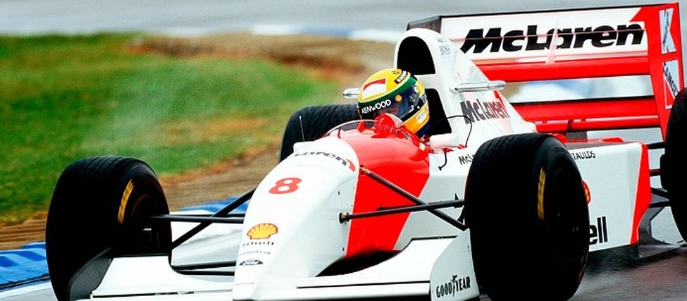Pneu usado por Ayrton Senna em 1993 vira joia com ouro 18k