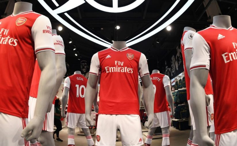 Ação da Adidas com Arsenal vira alvo de preconceito