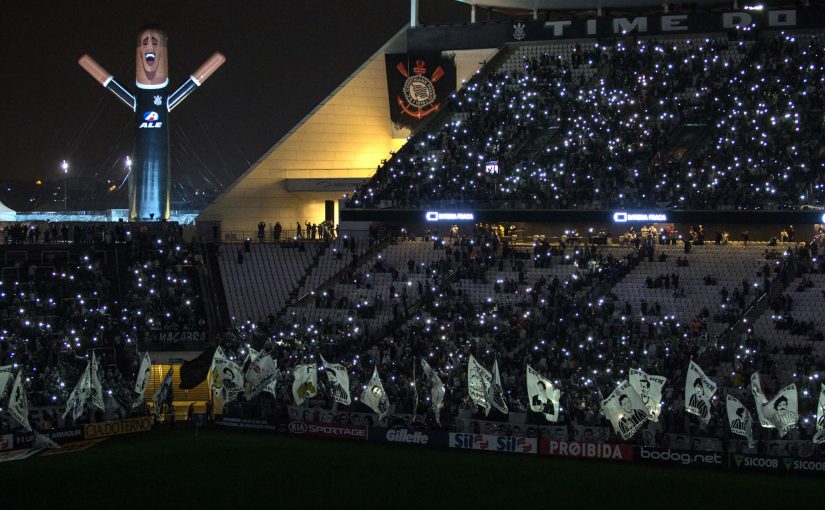 ALE comemora aniversário do Corinthians com inflável gigante no estádio