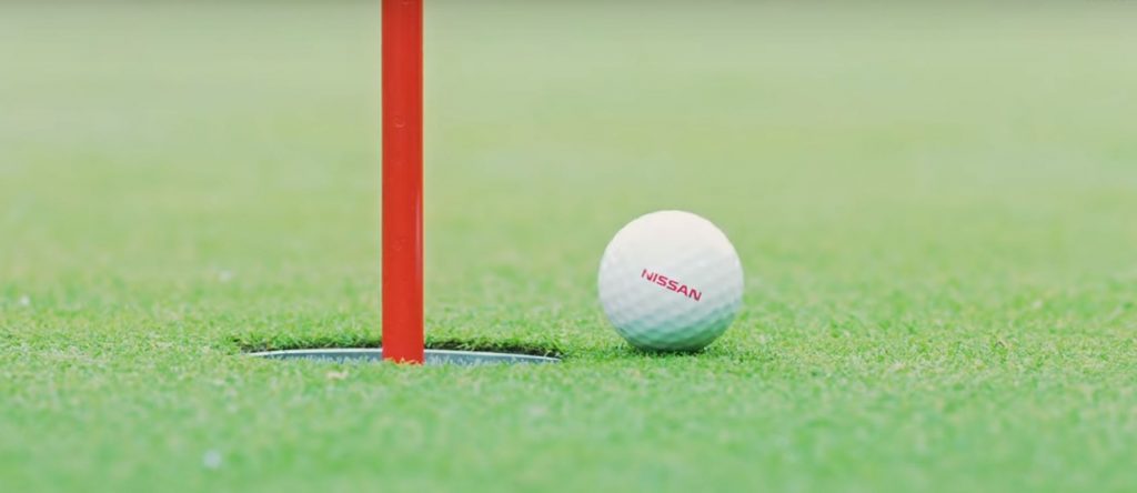 Nissan lança bola de golfe que transforma pilotos em profissionais
