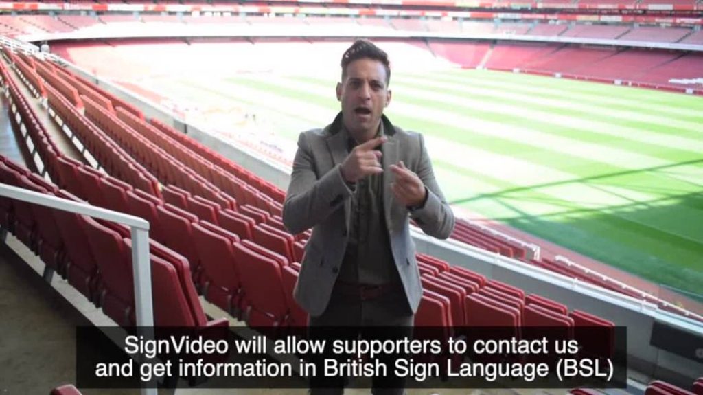 Pioneiro na Inglaterra, Arsenal lança serviços aos deficientes auditivos