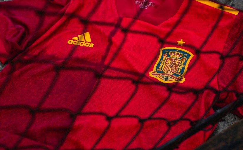 Após reviravolta, Federação Espanhola renova com Adidas até 2030