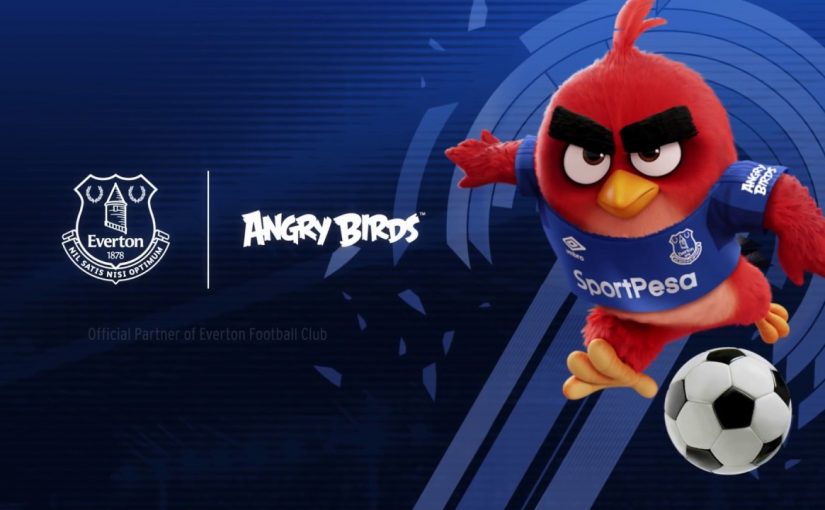 Satisfeita com retorno, empresa manterá Angry Birds na camisa do Everton