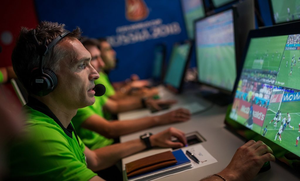 FIFA foca em inteligência artificial para aumentar precisão do VAR