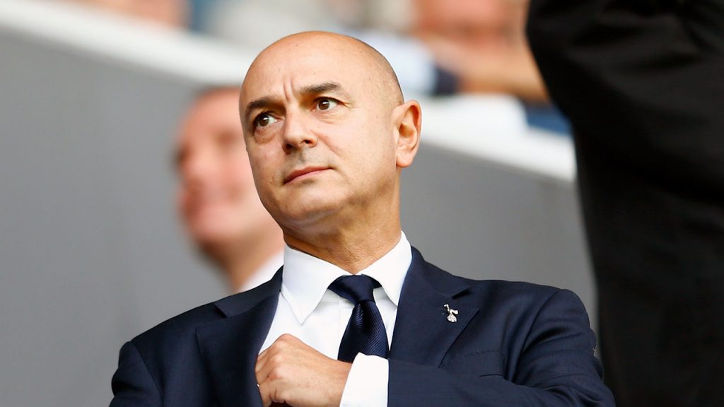 Tottenham poupa jogadores e reduz salários de funcionários