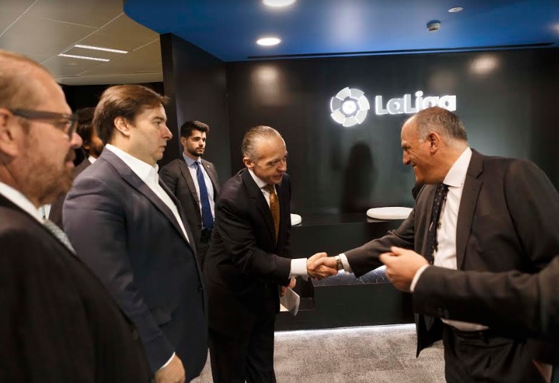 Políticos brasileiros se reúnem com LaLiga para debater clube-empresa