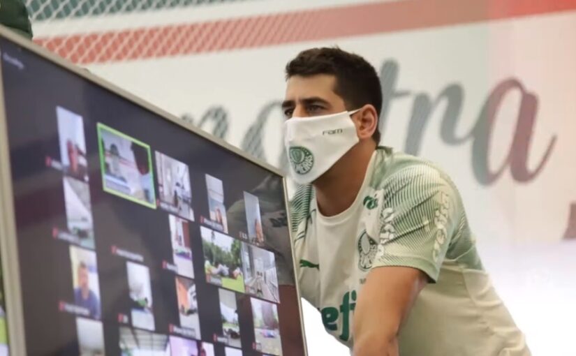 Palmeiras envia máscaras com patrocinadores para associados