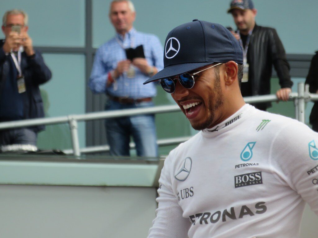 Fórmula 1: Com três vitórias seguidas, Lewis Hamilton é favorito no mercado de apostas