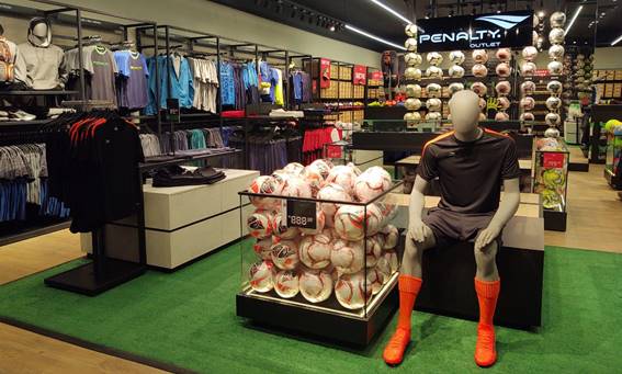 Penalty inaugura outlet em Guarulhos