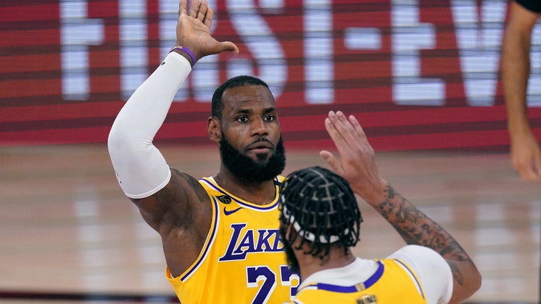Lakers e LeBron James lideram venda de camisas na NBA