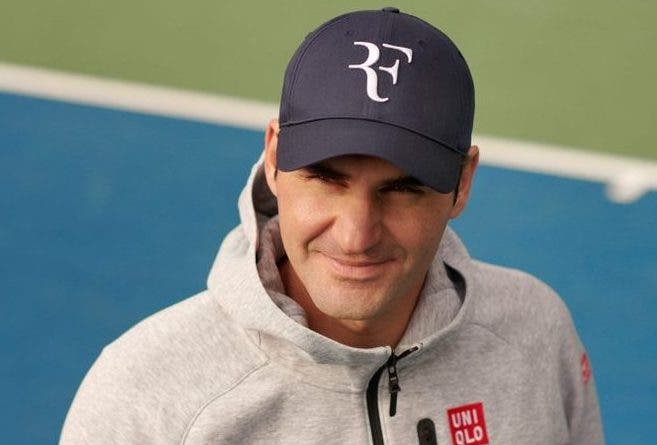 Após acordo com a Nike, Uniqlo lança bonés de Federer com iniciais ‘RF’