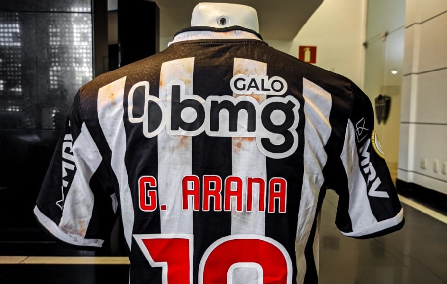 Para promover doação de sangue, Atlético Mineiro leiloa camisa ensanguentada