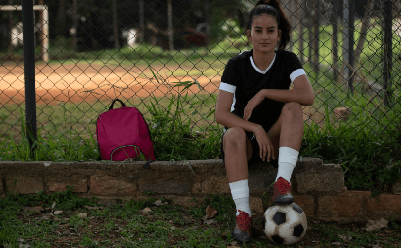 Disney apresenta história de brasileira que sonha ser jogadora de futebol