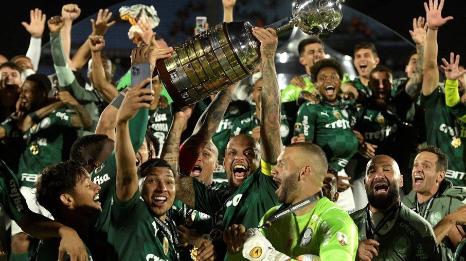 Os clubes brasileiros que mais faturaram em premiações na temporada 2021