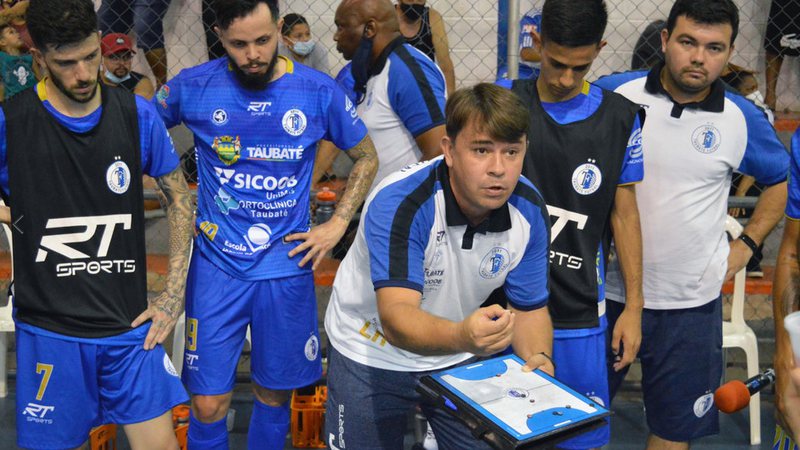 Umbro amplia presença no futsal com patrocínio ao Taubaté Futsal
