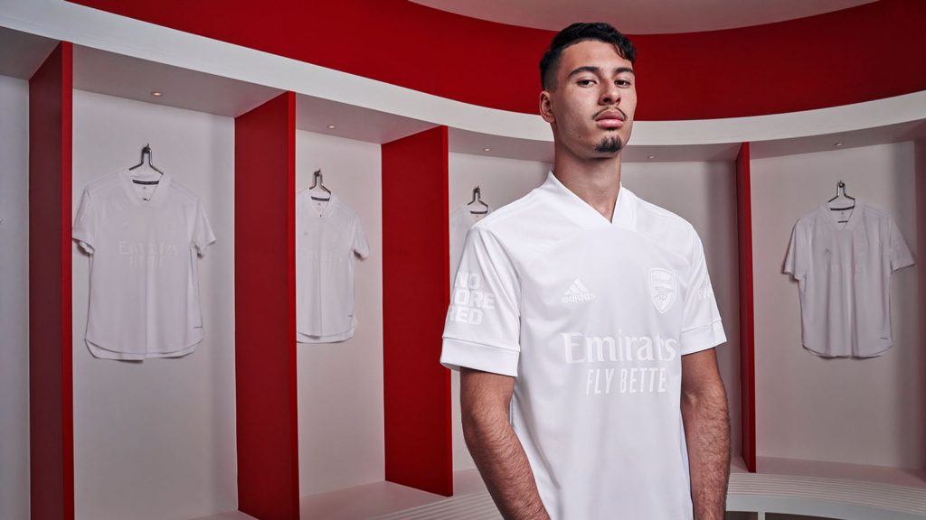 Entenda o motivo do Arsenal usar uma camisa totalmente branca na FA Cup