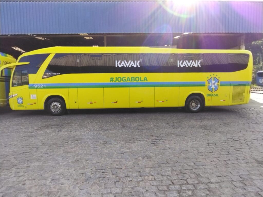 Com Kavak,  Seleção Brasileira traz novo desenho em ônibus