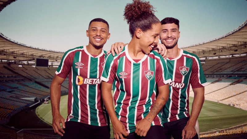 Umbro apresenta nova camisa do Fluminense
