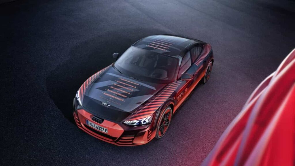 Audi celebra os 20 anos de relação com o Bayern com um RS e-tron GT exclusivo