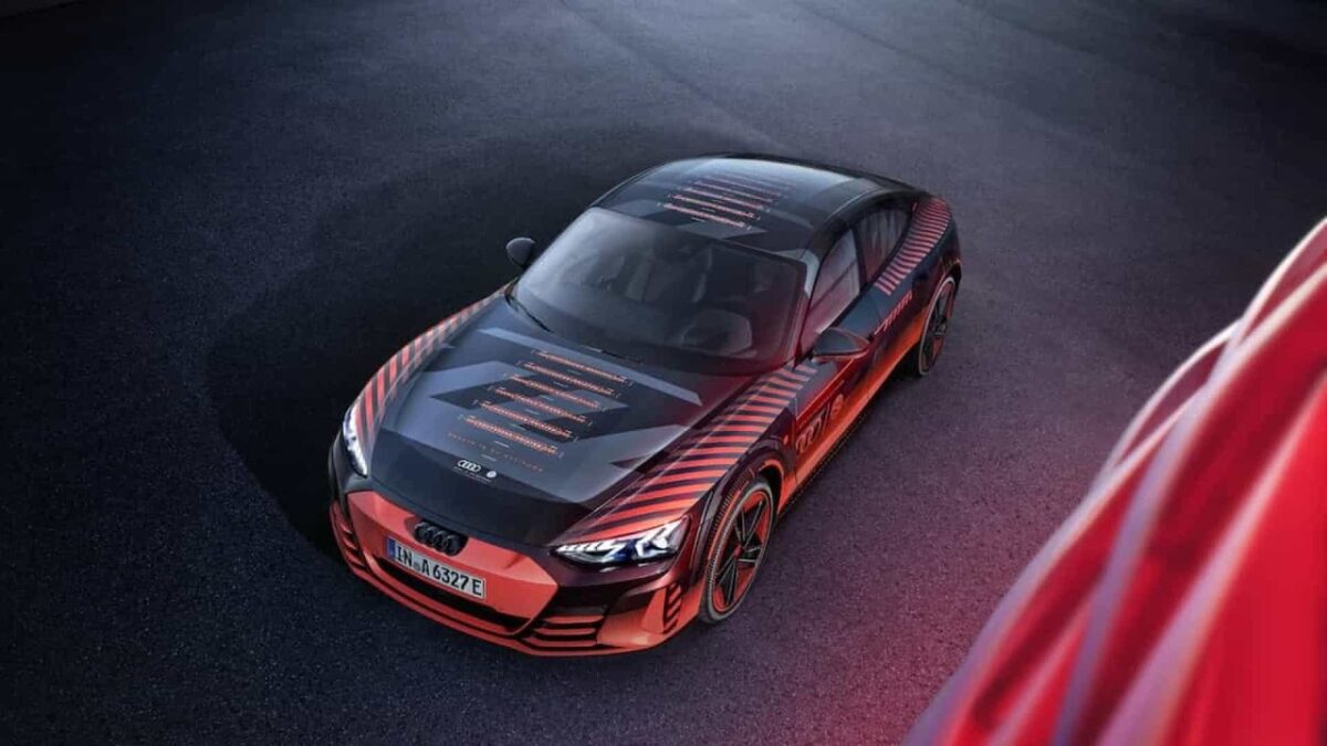 Audi celebra os 20 anos de relação com o Bayern com um RS e-tron GT exclusivo