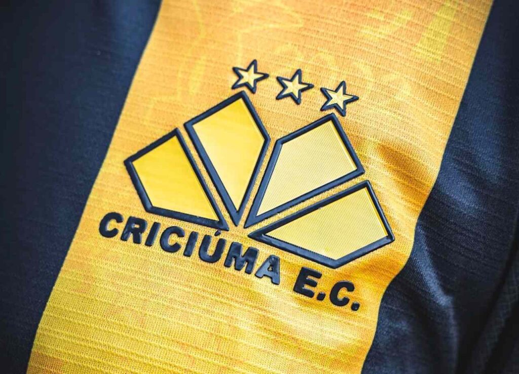 Criciúma lança terceiro uniforme para a temporada 2023