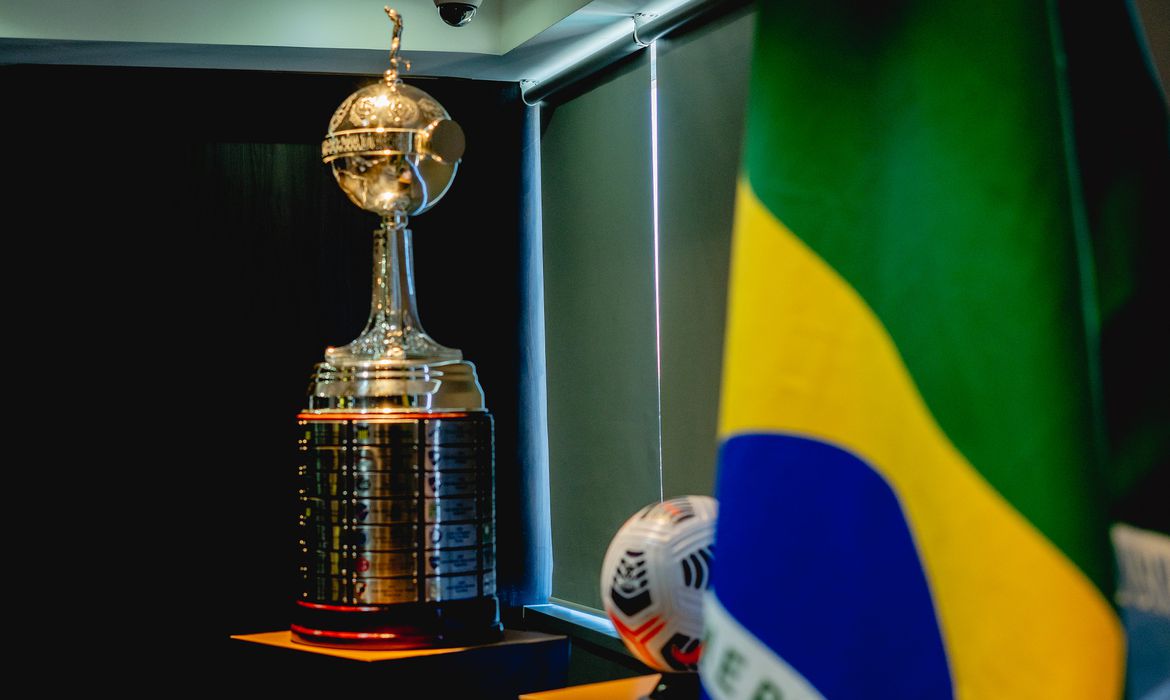 Saiba onde assistir às estreias dos brasileiros na Libertadores e Sul-Americana
