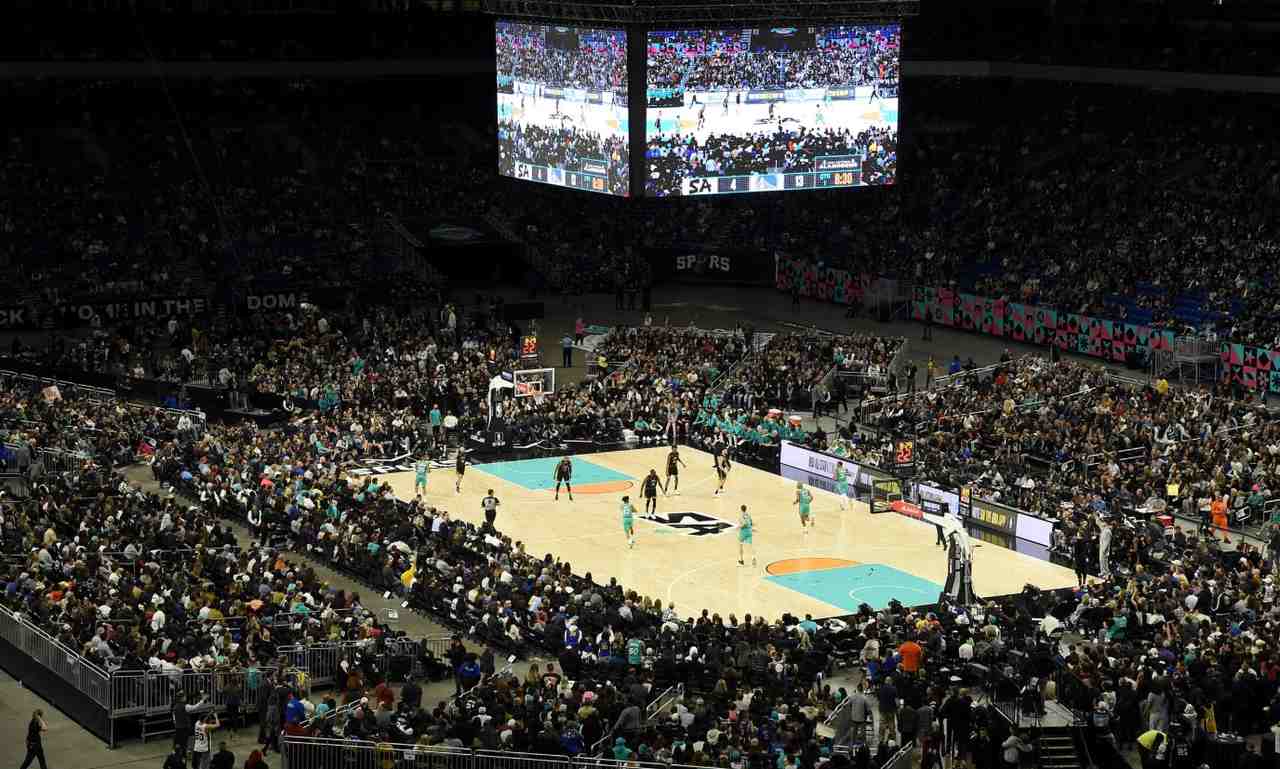 Equipes de Nova York voltam a permitir público nas arenas em jogos da NBA -  ISTOÉ Independente