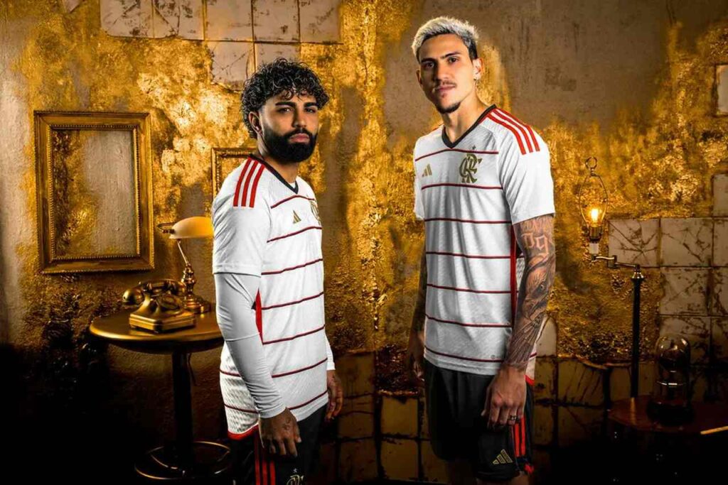 Com detalhes em dourado, adidas apresenta nova camisa II do Flamengo