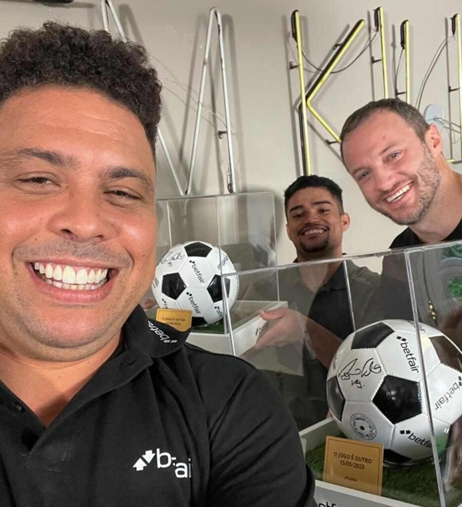 Betfair lança Clube de Vantagens e leva fãs para visitar a casa de Ronaldo