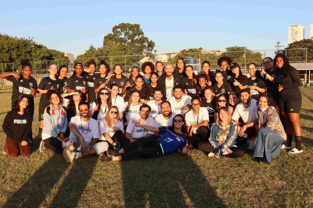 Com apoio de Fred, NWB aposta na base do futebol feminino no projeto Meninas em Campo