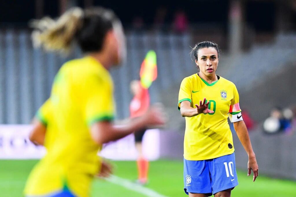 Mesmo flexibilizando posicionamento, Fifa segue proibindo a braçadeira “One Love” na Copa do Mundo Feminina 2023