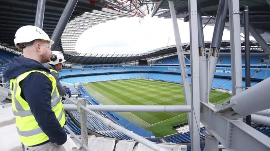 Manchester City deve investir £ 300 milhões para ampliar capacidade do Etihad Stadium