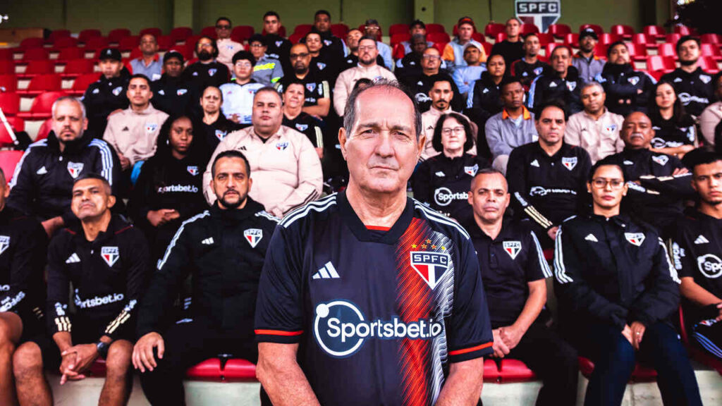 Homenageando Tri Brasileiro, adidas e São Paulo lançam nova camisa para temporada