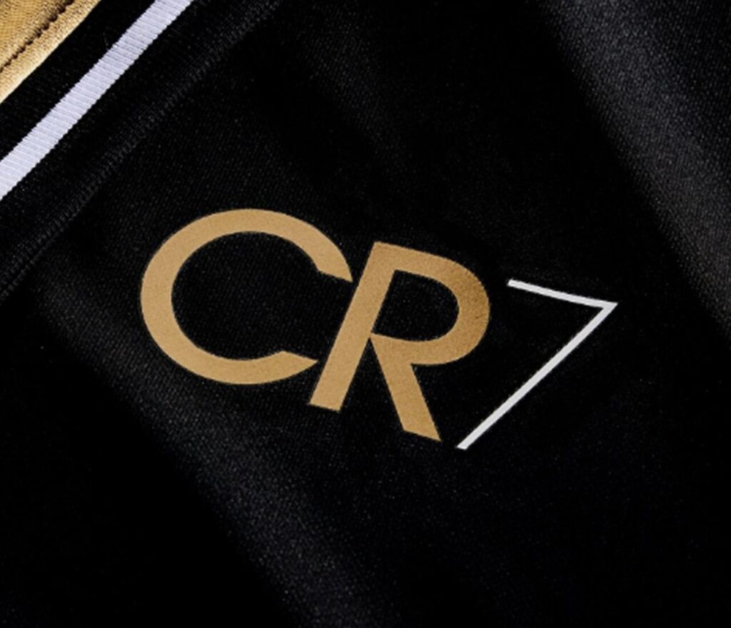 Com marca CR7 no lugar da Nike, Sporting apresenta camisa 3 para próxima temporada