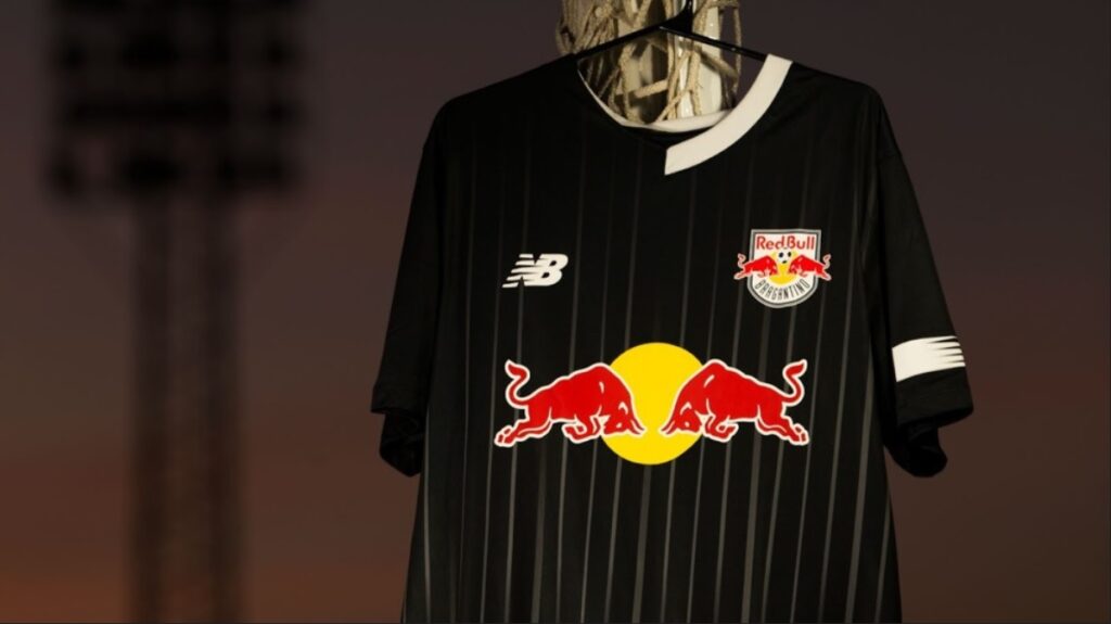 New Balance homenageia torcida em nova camisa reserva do Red Bull Bragantino
