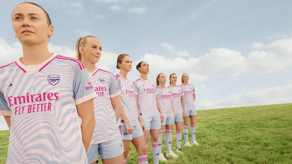 Adidas e Arsenal apresentam o segundo uniforme do time feminino
