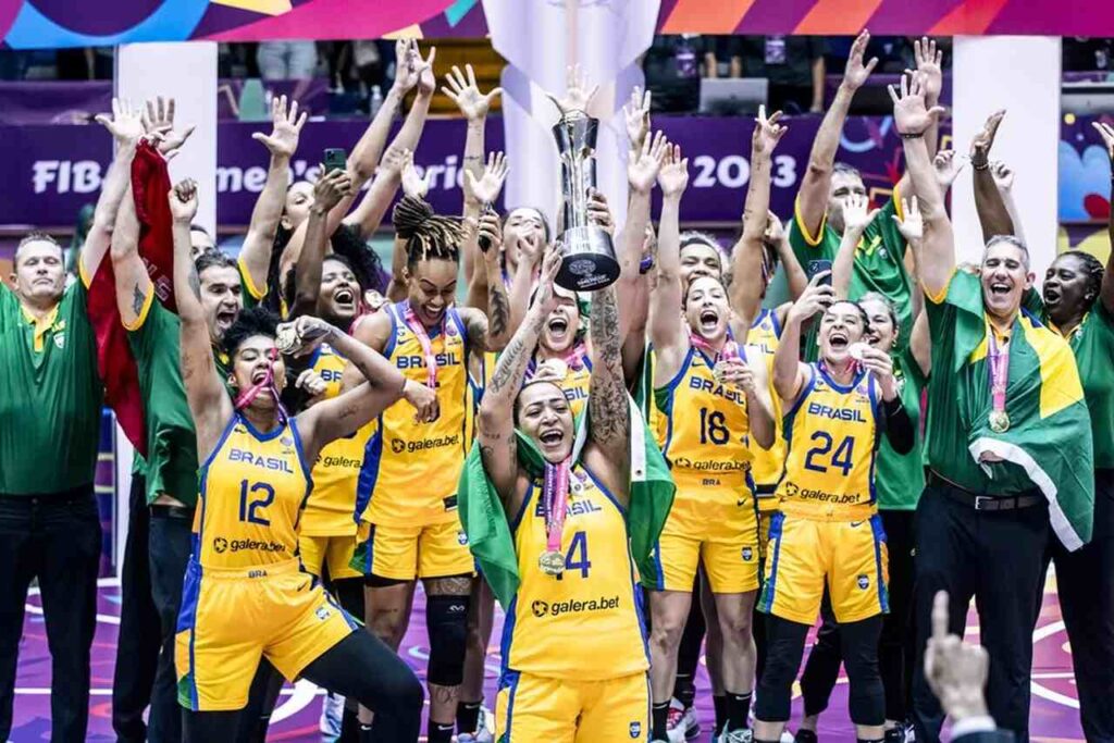 Seleção feminina ganha oito posições e entra no TOP 10 do ranking FIBA