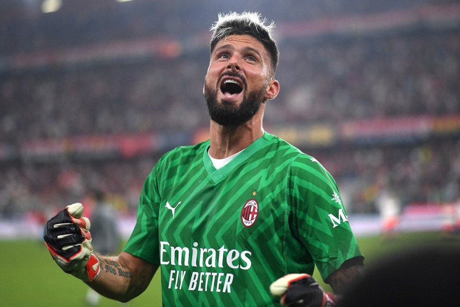Após atacante ir para o gol no Italiano, Milan coloca à venda camisas do “goleiro” Giroud