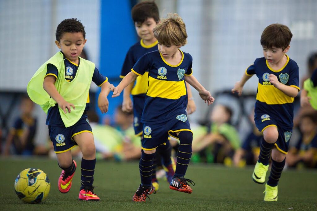 O avanço das escolas de futebol do Boca Juniors no mercado brasileiro