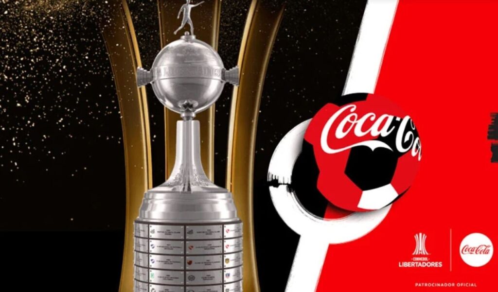 Coca-Cola ativa final da Libertadores com exibição da taça e promoções