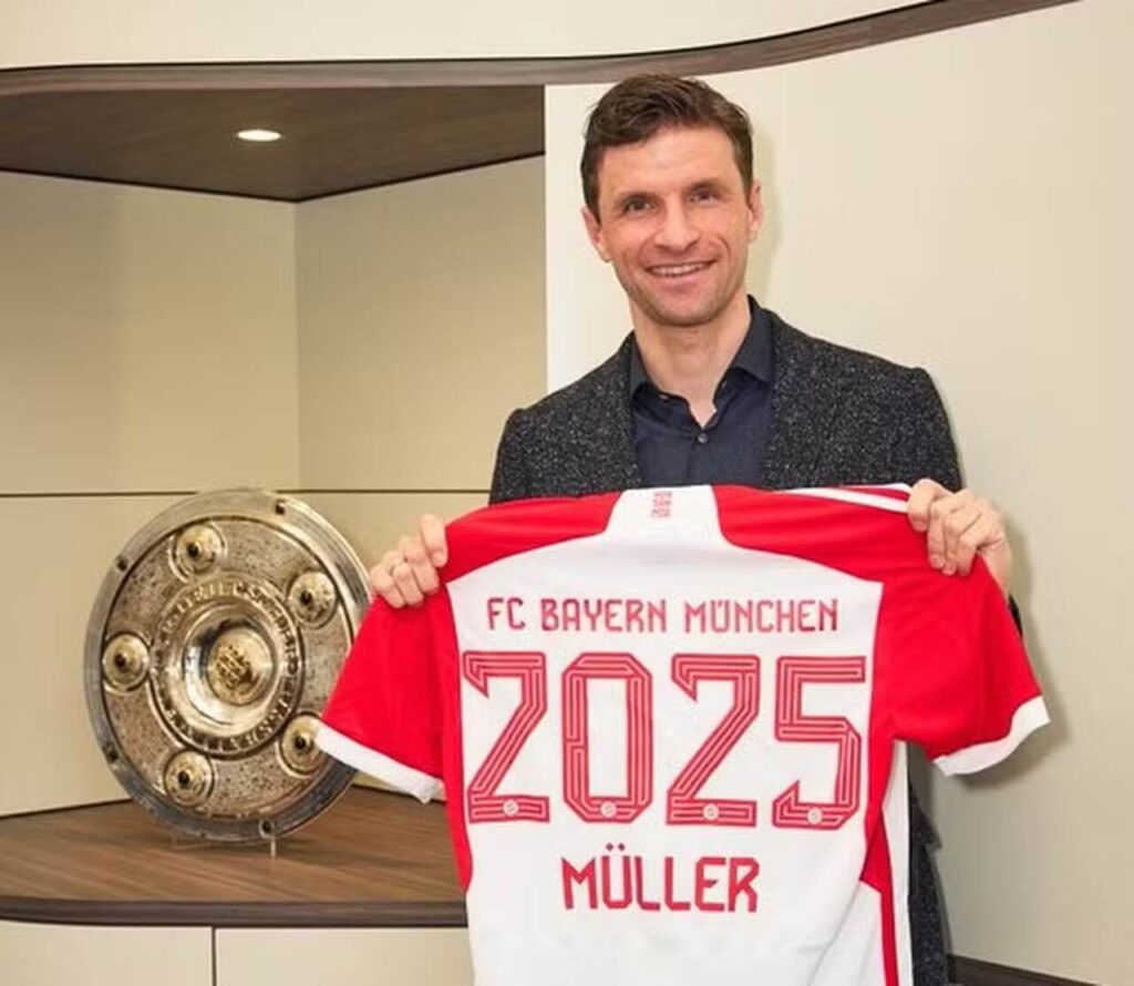 Referência midiática e ídolo do clube, Thomas Müller renova com o Bayern até 2025