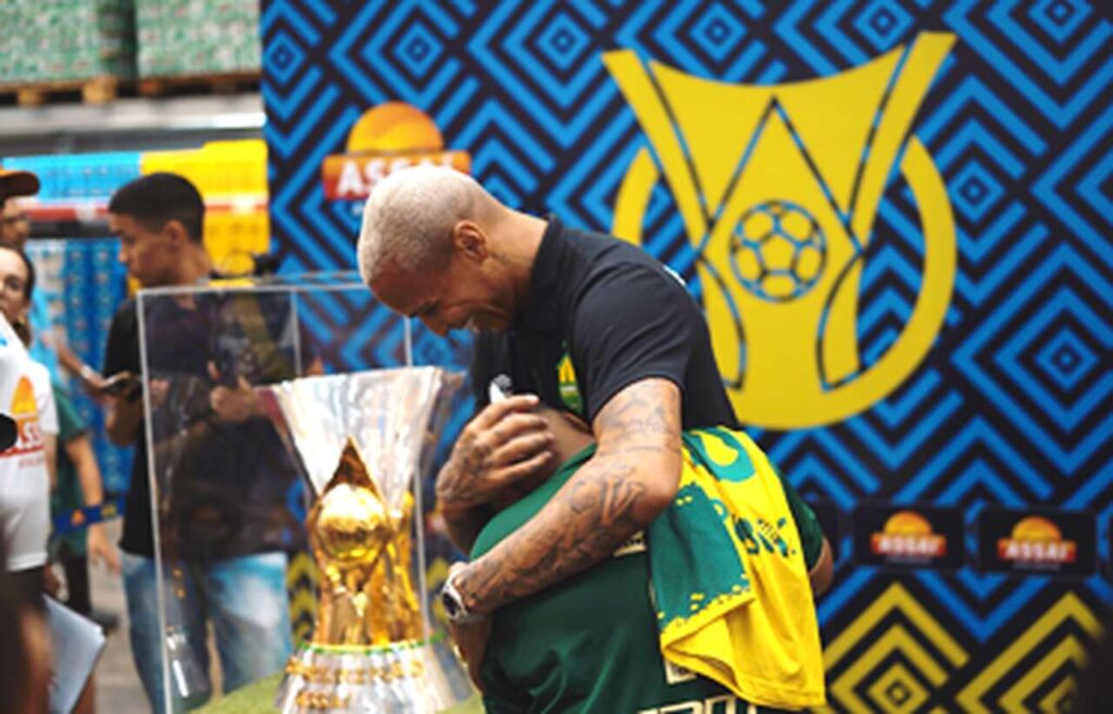 Com tour da Taça do Brasileirão, Assaí leva futebol para dentro das lojas e aumenta fluxo de clientes